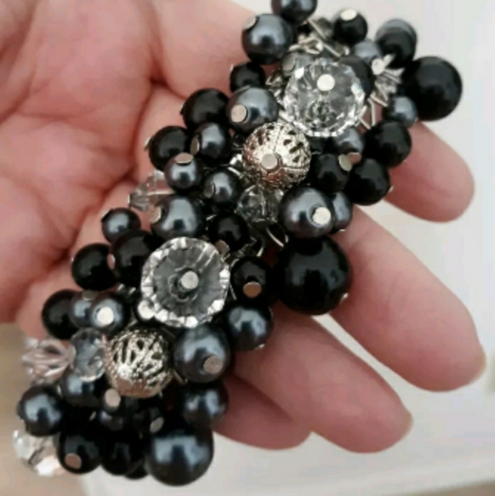 BEADED BRACELET Black & Silver Stretch